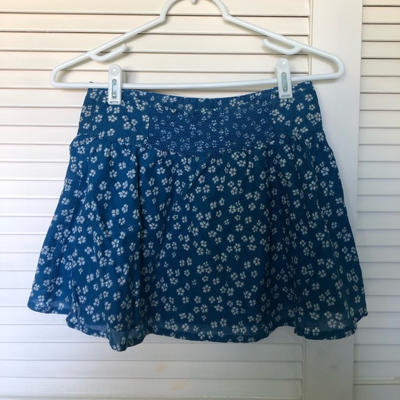 Blue Flower Patterned Skirt - Picture 2 of 3